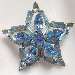 Vintage Jewelry - VTG Blue Rhinestone Star Pin Vintage Jewelry - VTG Blue Rhinestone Star Pin